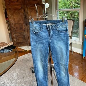 Tight skinny Jean with zipper leg